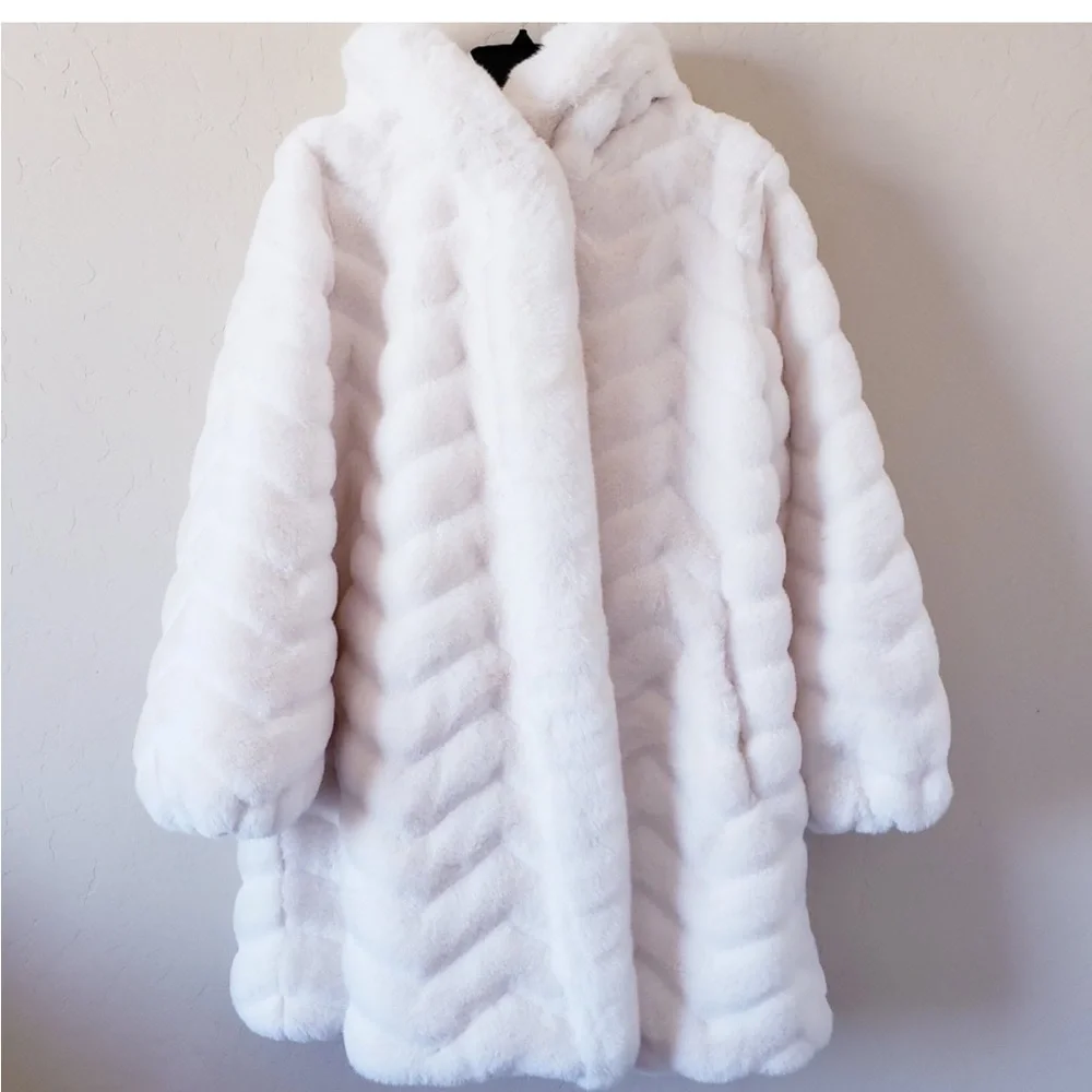GALLERY Grooved Faux Fur Hooded Jacket - Picture 11 of 13